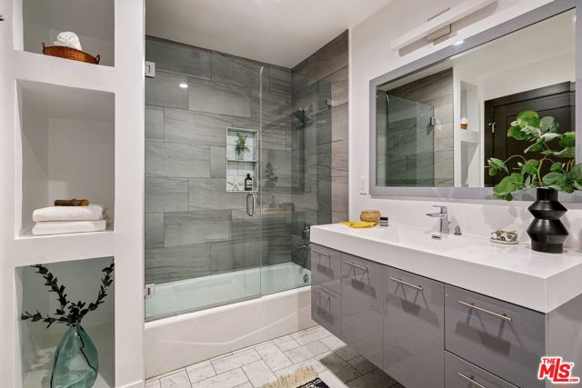 5 Bed Home for Sale in Studio City, California