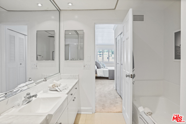 1 Bed Home for Sale in Los Angeles, California