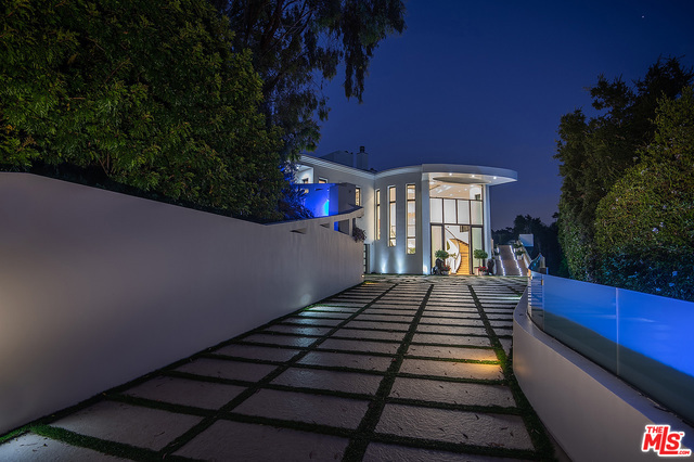 Photo of 932 RIVAS CANYON Road, Pacific Palisades, CA 90272