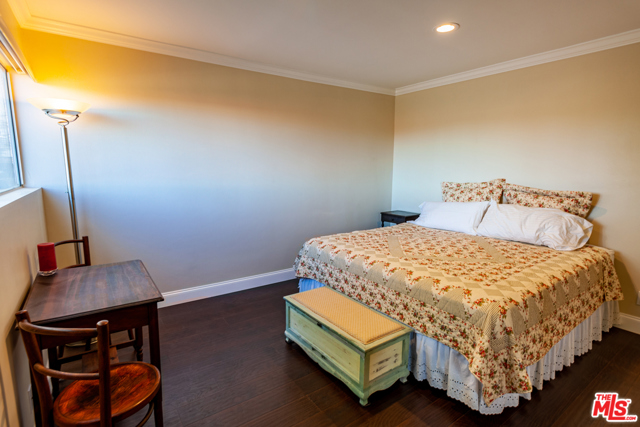 1 Bed Home for Sale in Encino, California