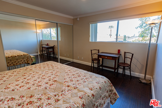 1 Bed Home for Sale in Encino, California