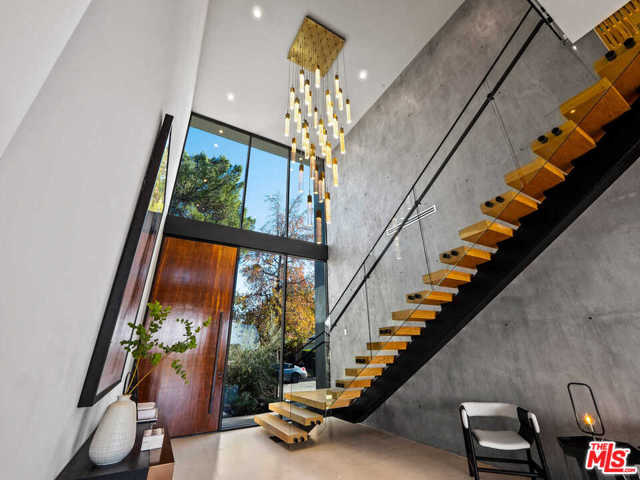 5 Bed Home for Sale in Los Angeles, California