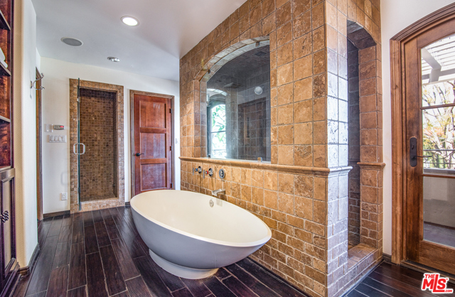 5 Bed Home for Sale in Studio City, California