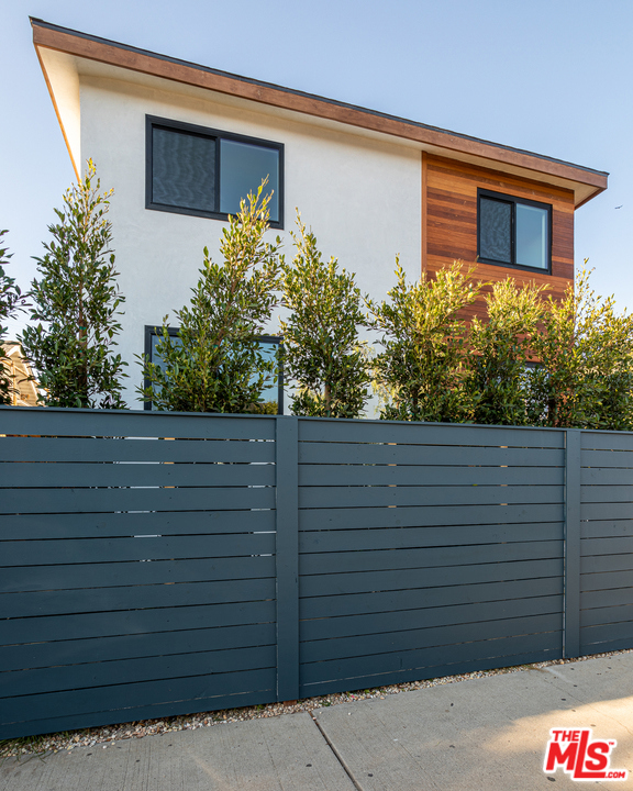 2 Bed Home for Sale in Venice, California