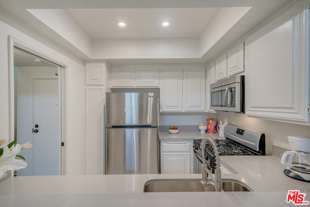 1 Bed Home for Sale in Playa del Rey, California