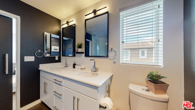 2 Bed Home for Sale in Van Nuys, California