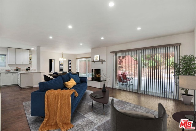 Photo of 22719 CASS Avenue, Woodland Hills, CA 91364