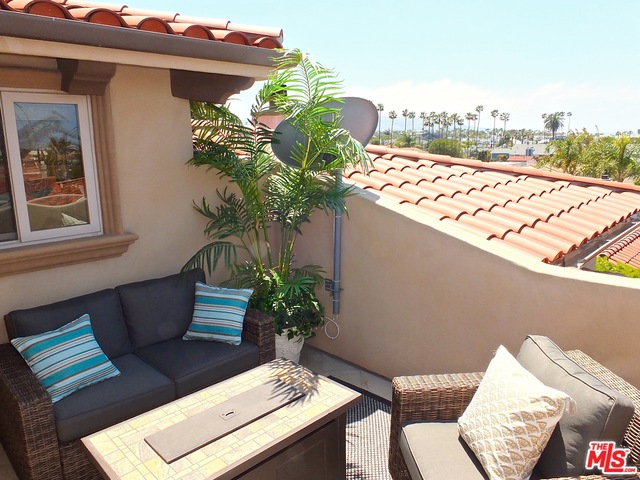 713 JUANITA Avenue, Redondo Beach, California 90277, 3 Bedrooms Bedrooms, ,3 BathroomsBathrooms,Residential,Sold,JUANITA,18338384