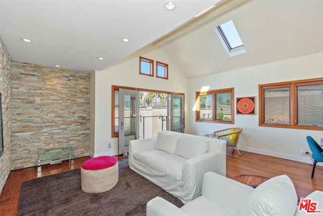 3 Bed Home for Sale in Playa del Rey, California