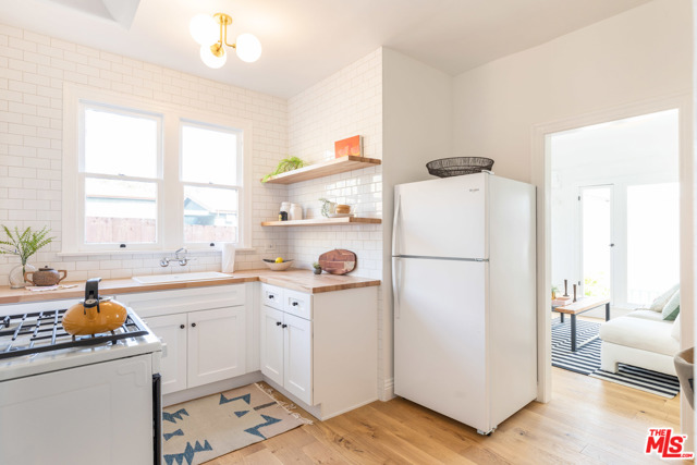 1 Bed Home for Sale in Los Angeles, California
