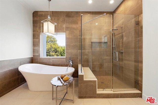 6 Bed Home for Sale in Sherman Oaks, California