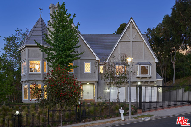6 Bed Home for Sale in Encino, California