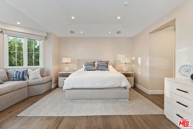 5 Bed Home for Sale in Los Angeles, California