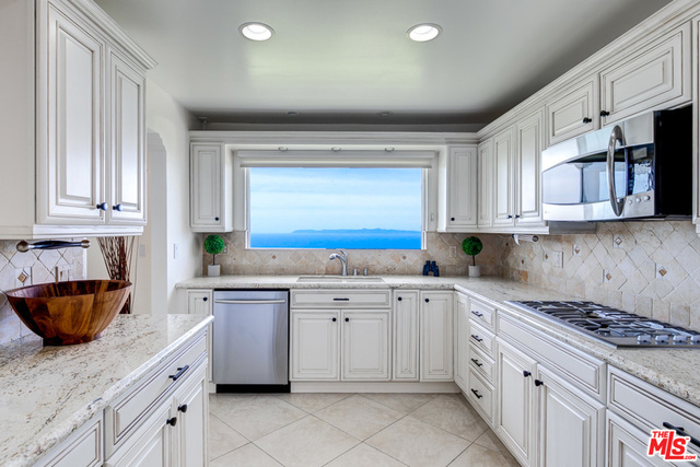 61 OCEANAIRE Drive, Rancho Palos Verdes, California 90275, 3 Bedrooms Bedrooms, ,3 BathroomsBathrooms,Residential,Sold,OCEANAIRE,19451576