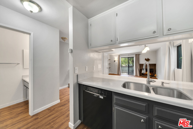 2 Bed Home for Sale in Van Nuys, California
