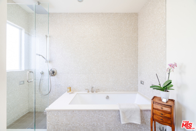 2 Bed Home for Sale in Los Angeles, California