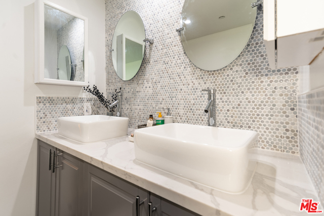 1 Bed Home for Sale in Los Angeles, California