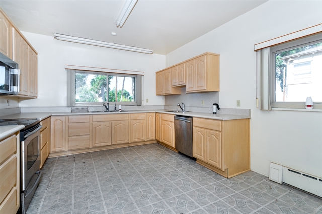 1062 W 5th Ave