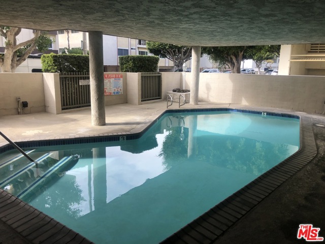 1 Bed Home for Sale in Playa del Rey, California