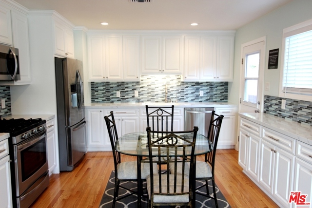 KITCHEN EATING AREA