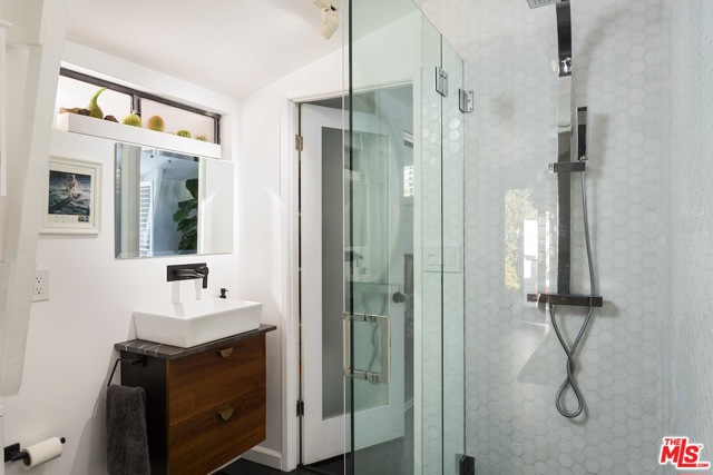 1 Bed Home for Sale in Los Angeles, California