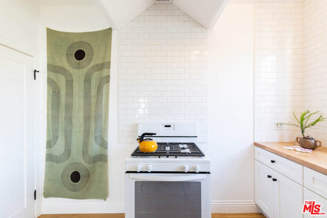 1 Bed Home for Sale in Los Angeles, California