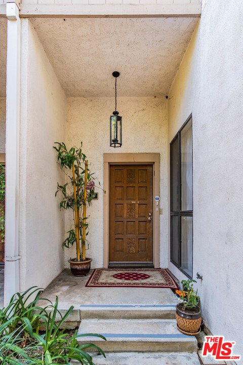 2 Bed Home for Sale in Encino, California