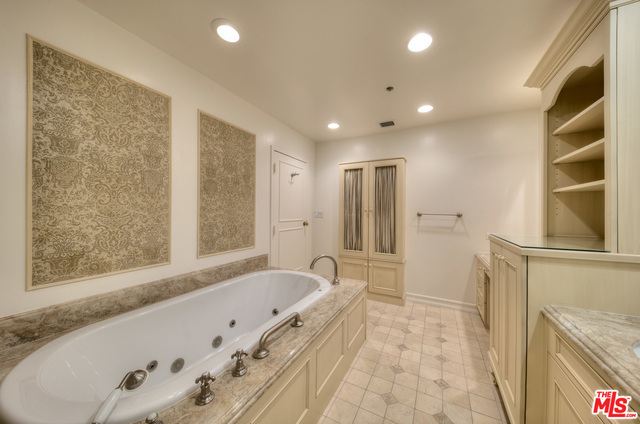 2 Bed Home for Sale in Los Angeles, California