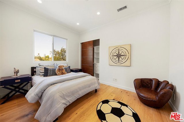 6 Bed Home for Sale in Sherman Oaks, California