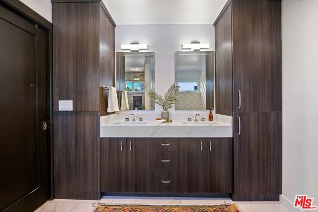 5 Bed Home for Sale in Studio City, California