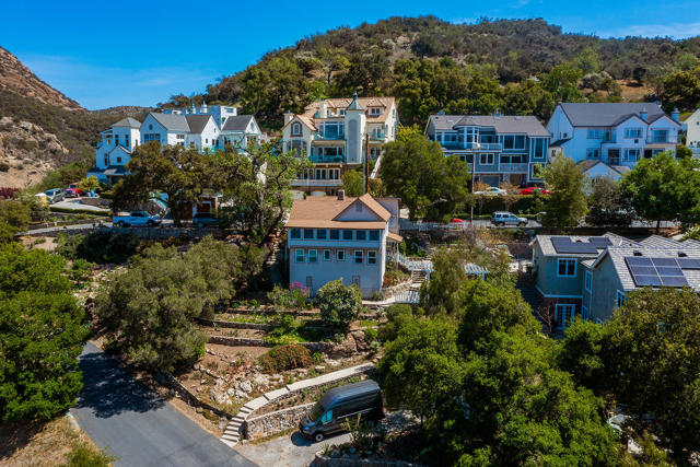 4 Bed Home for Sale in Lake Sherwood, California