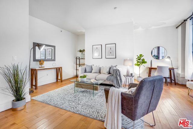1 Bed Home for Sale in Los Angeles, California