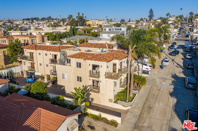 651 9th Street, Hermosa Beach, California 90254, 4 Bedrooms Bedrooms, ,4 BathroomsBathrooms,Residential,Sold,9th,20656988