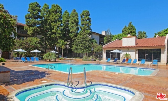 1 Bed Home for Sale in Playa del Rey, California