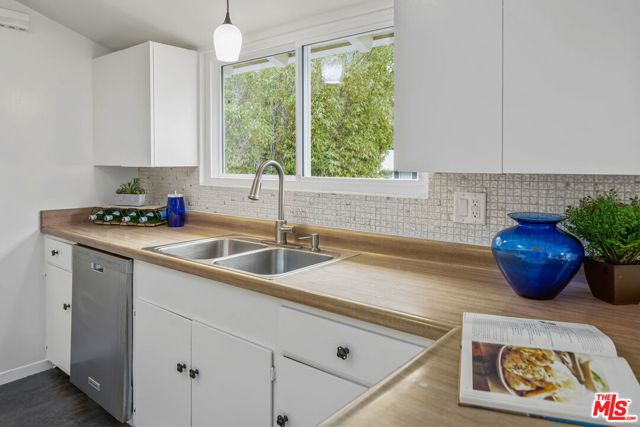 26431 DUNWOOD Road, Rolling Hills Estates, California 90274, 4 Bedrooms Bedrooms, ,2 BathroomsBathrooms,Residential,Sold,DUNWOOD,20588554