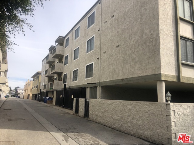1 Bed Home for Sale in Playa del Rey, California