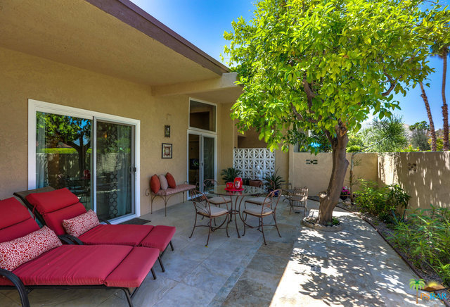 Front private courtyard