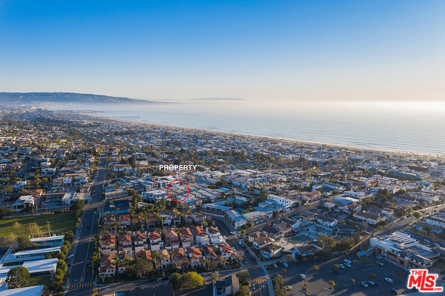 748 CENTER Place, Manhattan Beach, California 90266, ,Residential Income,Sold,CENTER,20564066