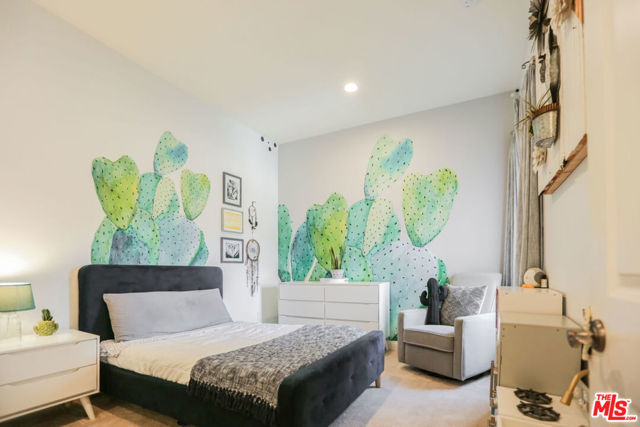 3 Bed Home for Sale in Studio City, California