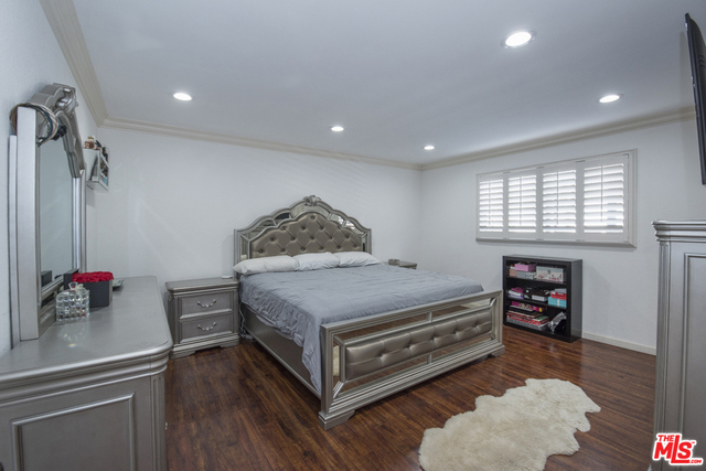1 Bed Home for Sale in Los Angeles, California