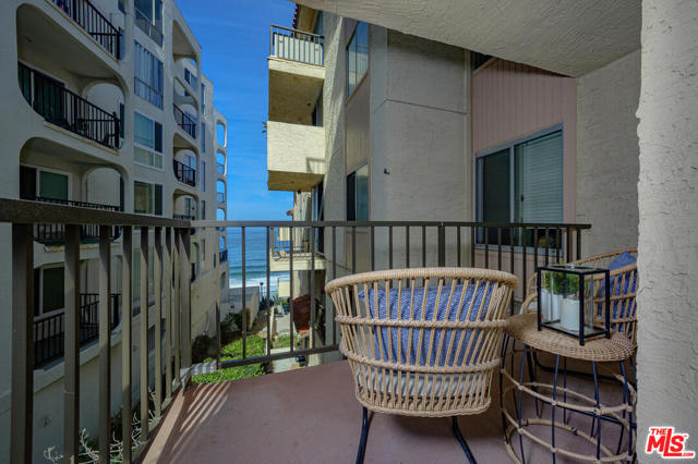 555 Esplanade, Redondo Beach, California 90277, 2 Bedrooms Bedrooms, ,2 BathroomsBathrooms,Residential,Sold,Esplanade,21752752