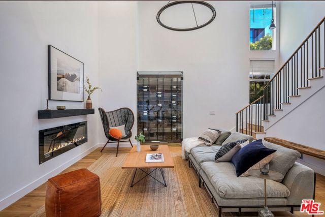 5 Bed Home for Sale in Studio City, California