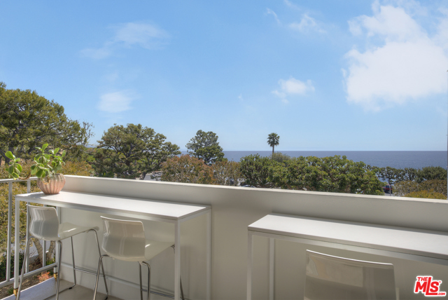 1 Bed Home for Sale in Pacific Palisades, California