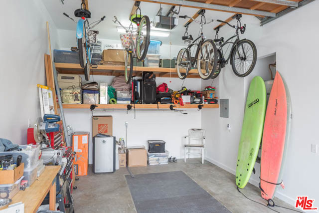garage wi storage