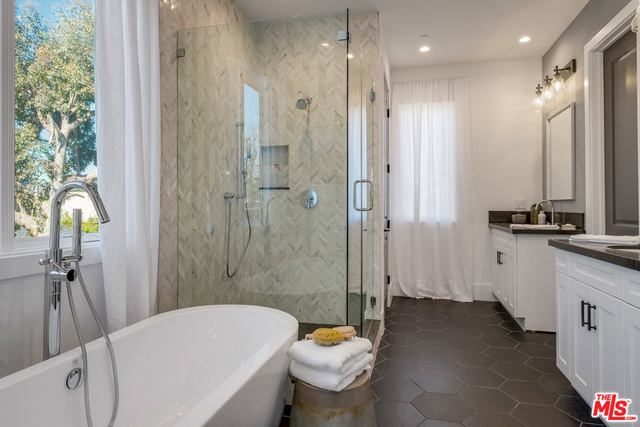 3513 ELM Avenue, Manhattan Beach, California 90266, 5 Bedrooms Bedrooms, ,4 BathroomsBathrooms,Residential,Sold,ELM,19437290