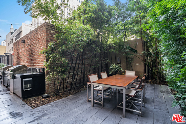 1 Bed Home for Sale in Los Angeles, California