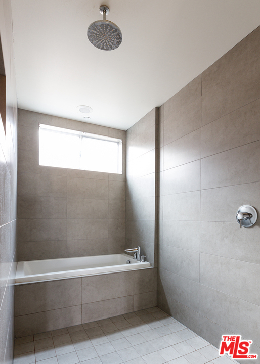1 Bed Home for Sale in Los Angeles, California