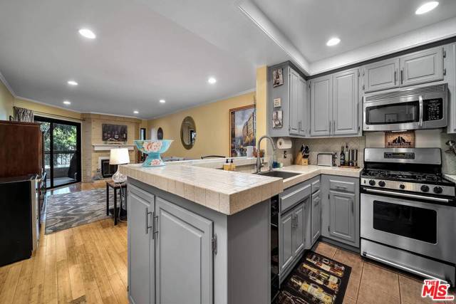 1 Bed Home for Sale in Playa del Rey, California