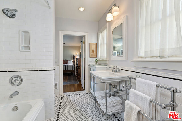 5 Bed Home for Sale in Los Angeles, California