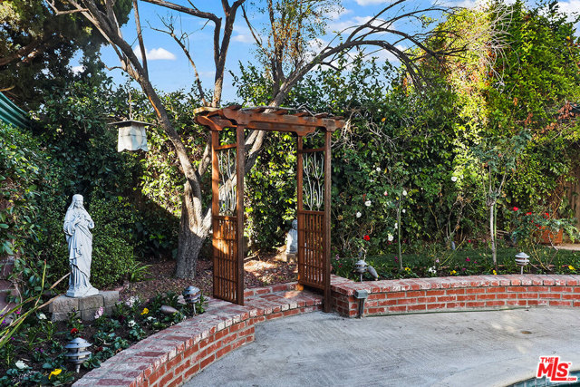 3 Bed Home for Sale in Lake Balboa, California